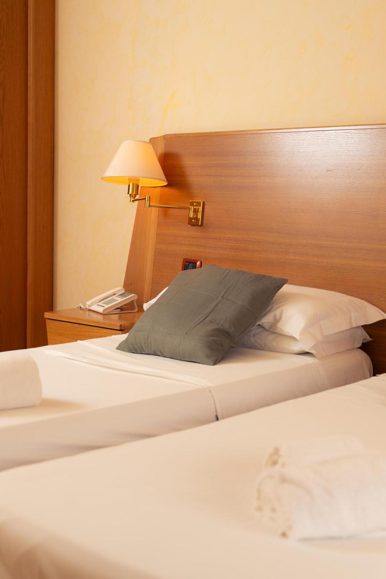 Hotel San Pancrazio Trescore Balneario Exterior photo