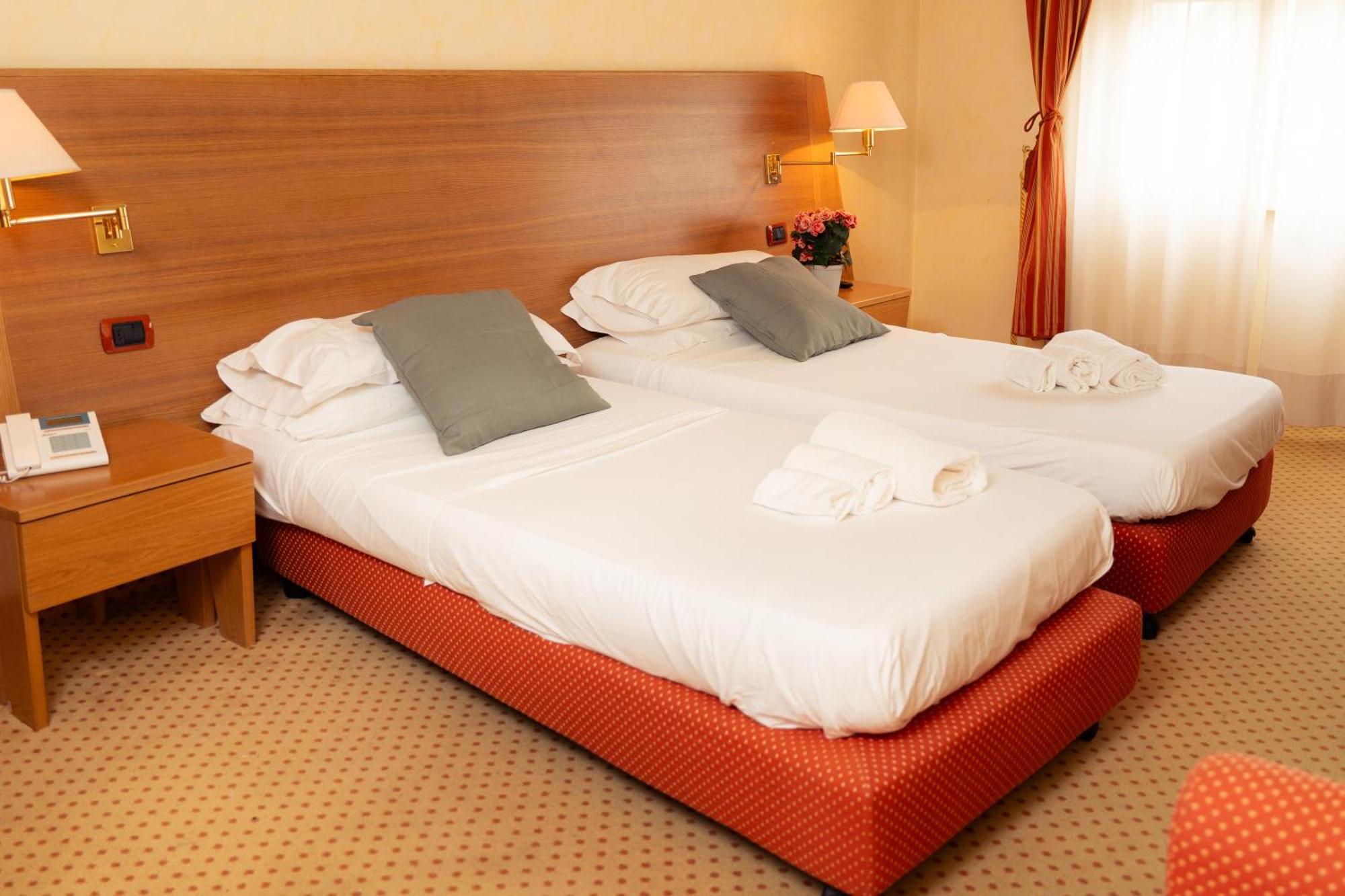 Hotel San Pancrazio Trescore Balneario Exterior photo